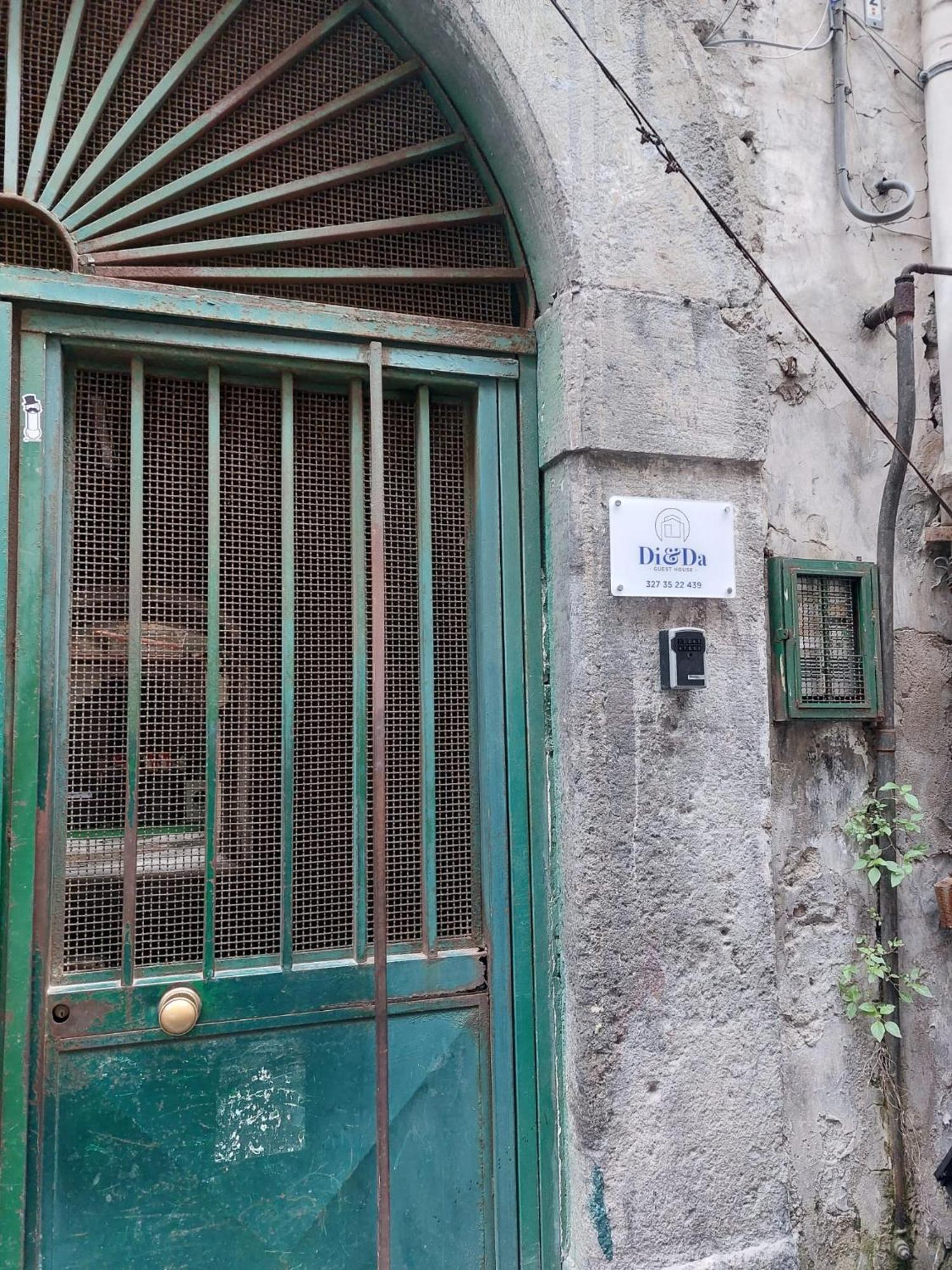 Napoli Centro - Di&Da Guest House ภายนอก รูปภาพ